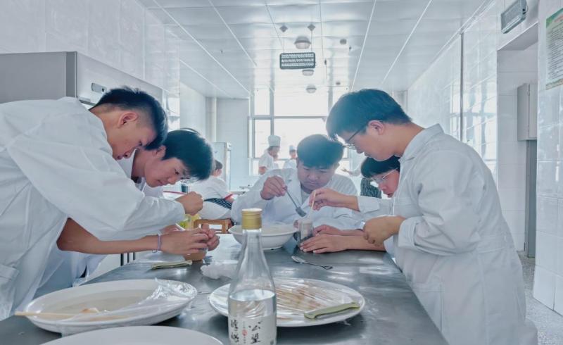 思政融育｜以思政为魂，以匠心为刃！ 这位烹饪学子用技能书写青春担当